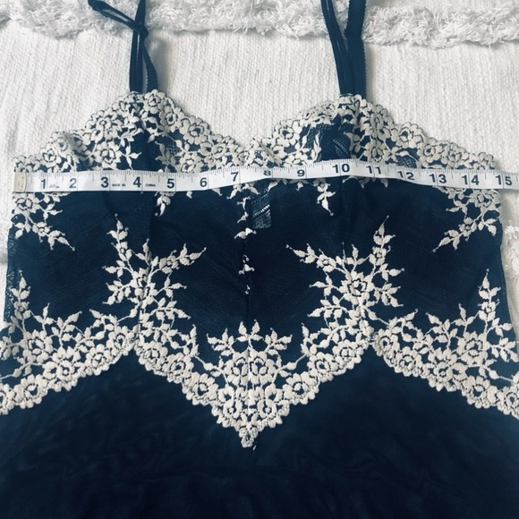Wacoal Our Embrace lace chemise size M - Picture 9 of 10